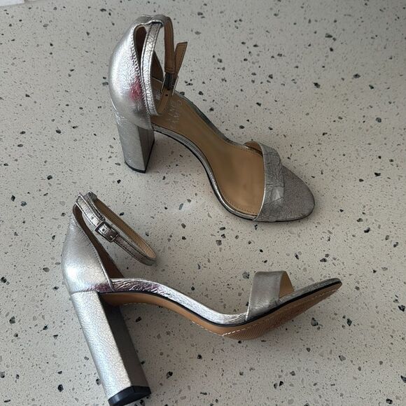 Vince Camuto MAIRANA Leather Metallic Silver Block Heel Sandals Shoes Size 5.5M - Picture 3 of 12